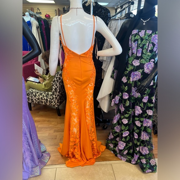 Jovani 07296 orange size 4 fitted dress with flowers - Picture 3 of 6